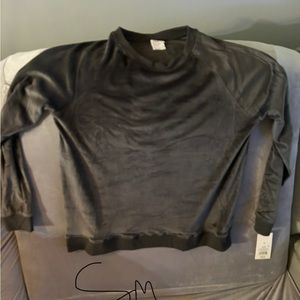 Gray comfortable Women’s Top, easy to throw on with a pair of jeans!